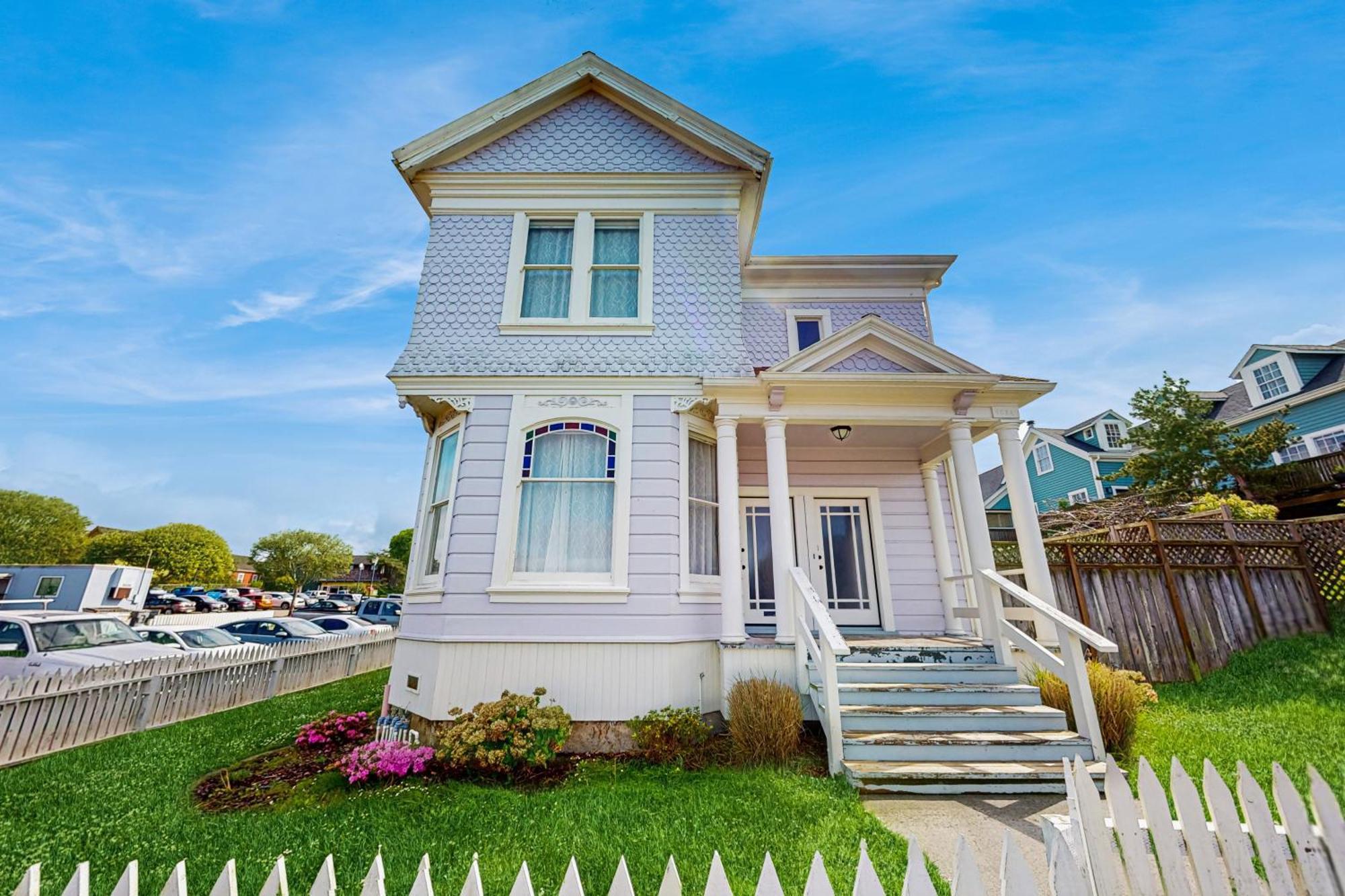 Lilac Victorian Downstairs Eureka Bilik gambar