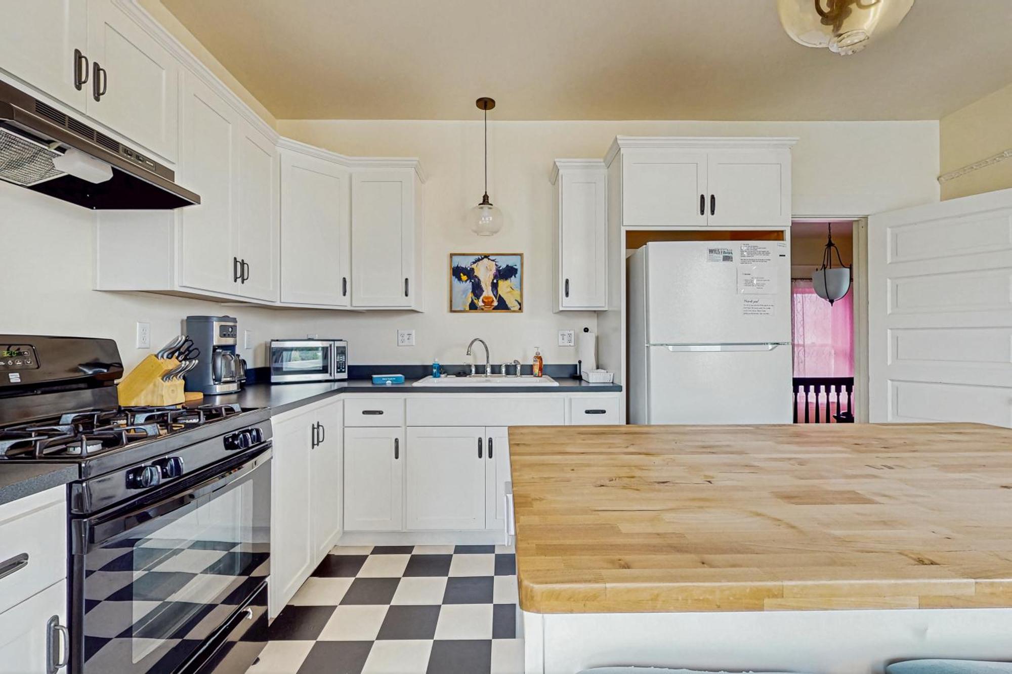 Lilac Victorian Downstairs Eureka Bilik gambar